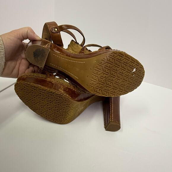 Frye Grace T-Strap Platform Sandals | Size 8M | Brown Leather High Heel - Picture 11 of 11